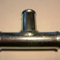 Тройник шлангов универсальный D22х22х22 (металл) угол 90