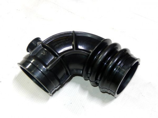 Патрубок воздушного фильтра ВАЗ-21214 Нива дв. 8 кл. (от соединителя к дросселю)