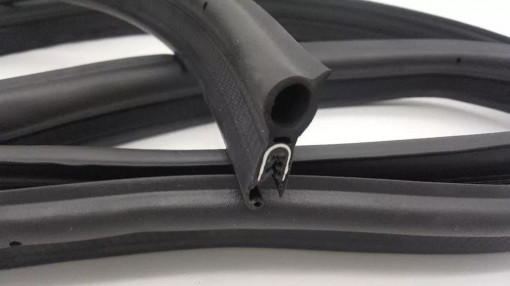 Уплотнитель крышки багажника ВАЗ-2110 (L=3300мм)