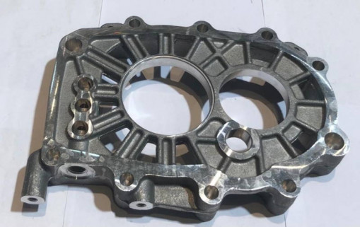 Картер КПП Газель NEXT Н/О средний дв. Cummins 2,8  (пластина промежуточная) тросовый привод, голая "Оригинал"