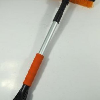 Щетка для снега и льда со скребком "CARTRONIC" 66-89 см с мягкой ручкой, поворотная